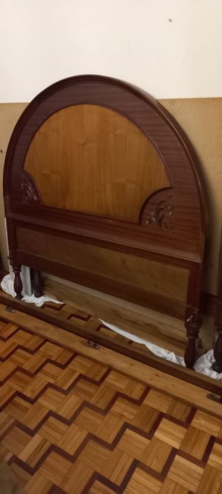 Quarto completo URGENTE ,Cama ,Mesinhas de cabeceira, e COMODA + espel