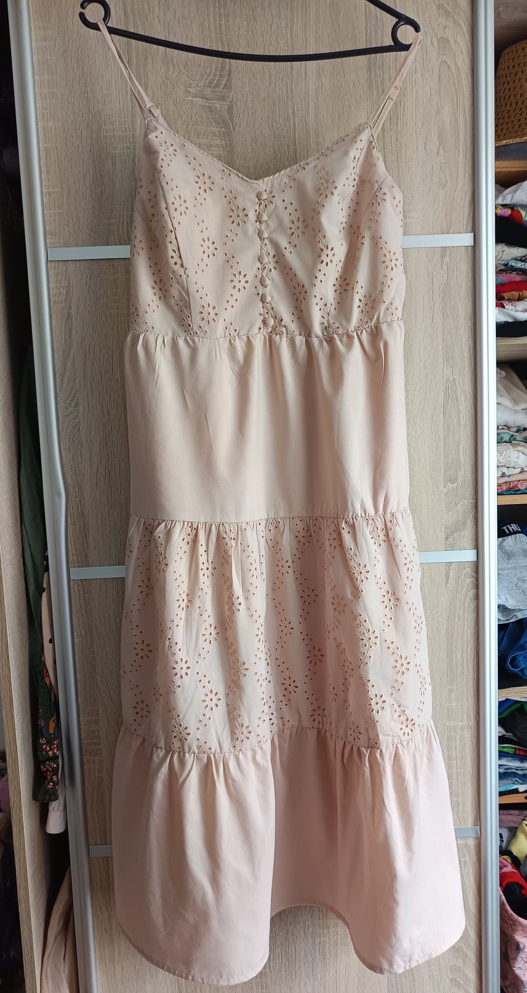 Sukienka midi na lato, M boho, pudrowy róż, haft