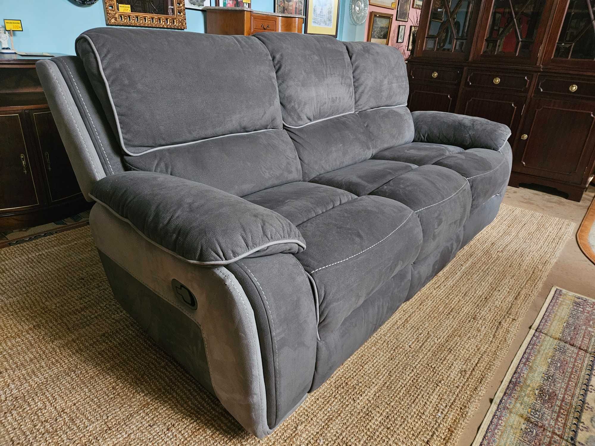 Excelente sofá de três lugares com relax para os pés - Ma
