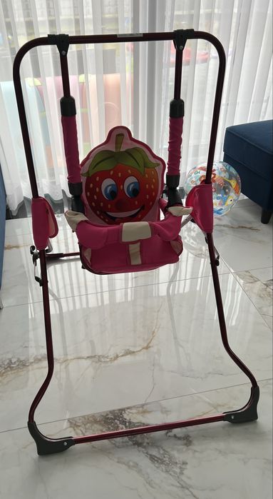 Huśtawka truskawka na stelażu