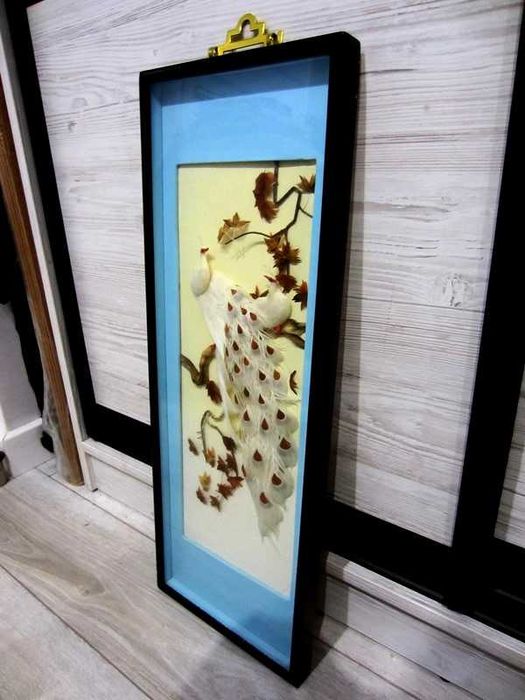 Винтажная рамка-витрина из настоящего павлиньего пера Перламутр