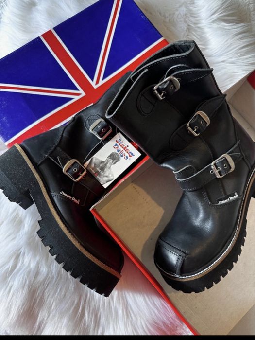 Botas em pele novas em caixa