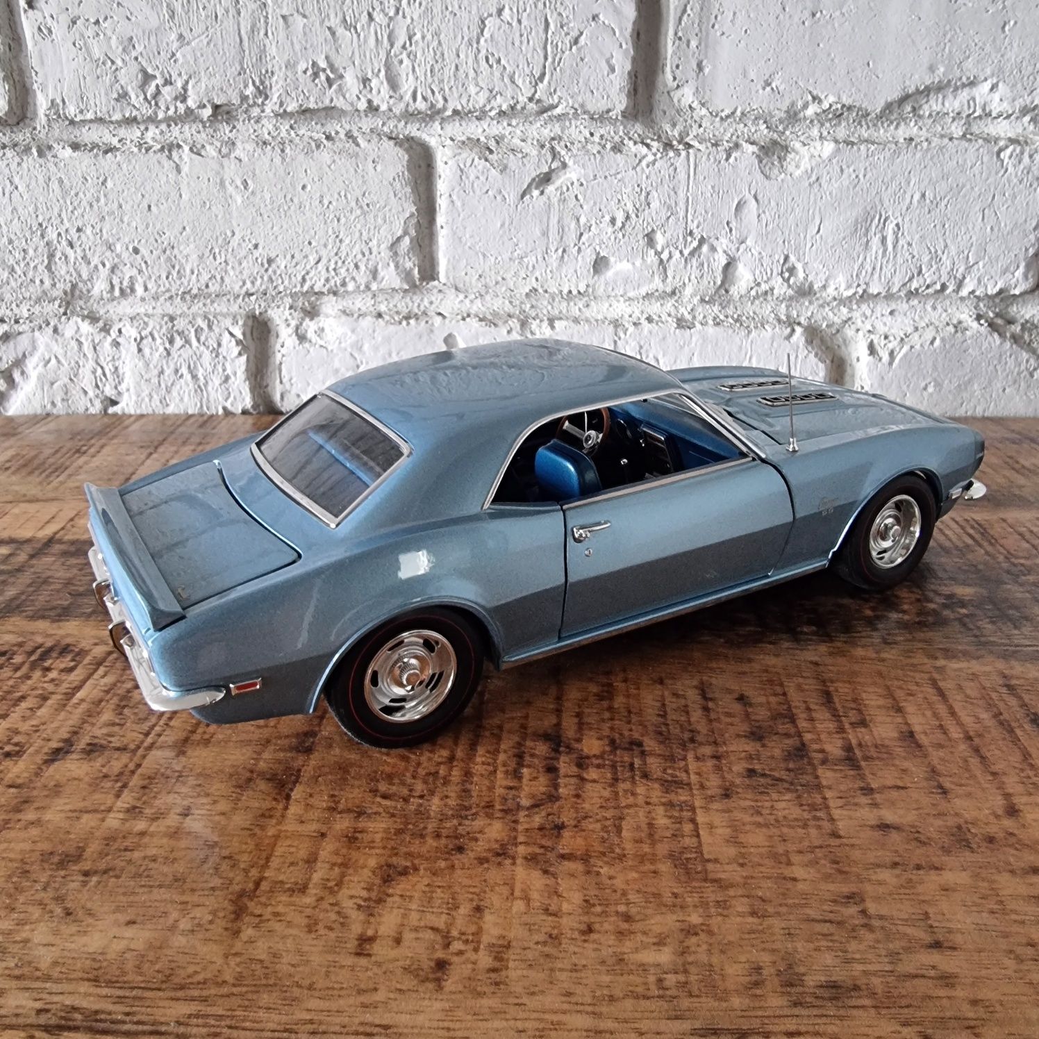 Chevrolet Camaro 68 ACME 1:18