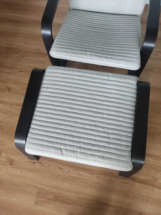 Repousa-pés - Modelo POÄNG, Preto com almofada Cinza, IKEA