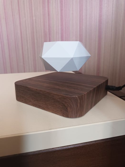 Летающий горшок для растений( Левітуючий горщик для рослин)