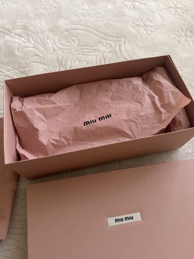 Коробка для летней обуви Miu Miu с пыльниками