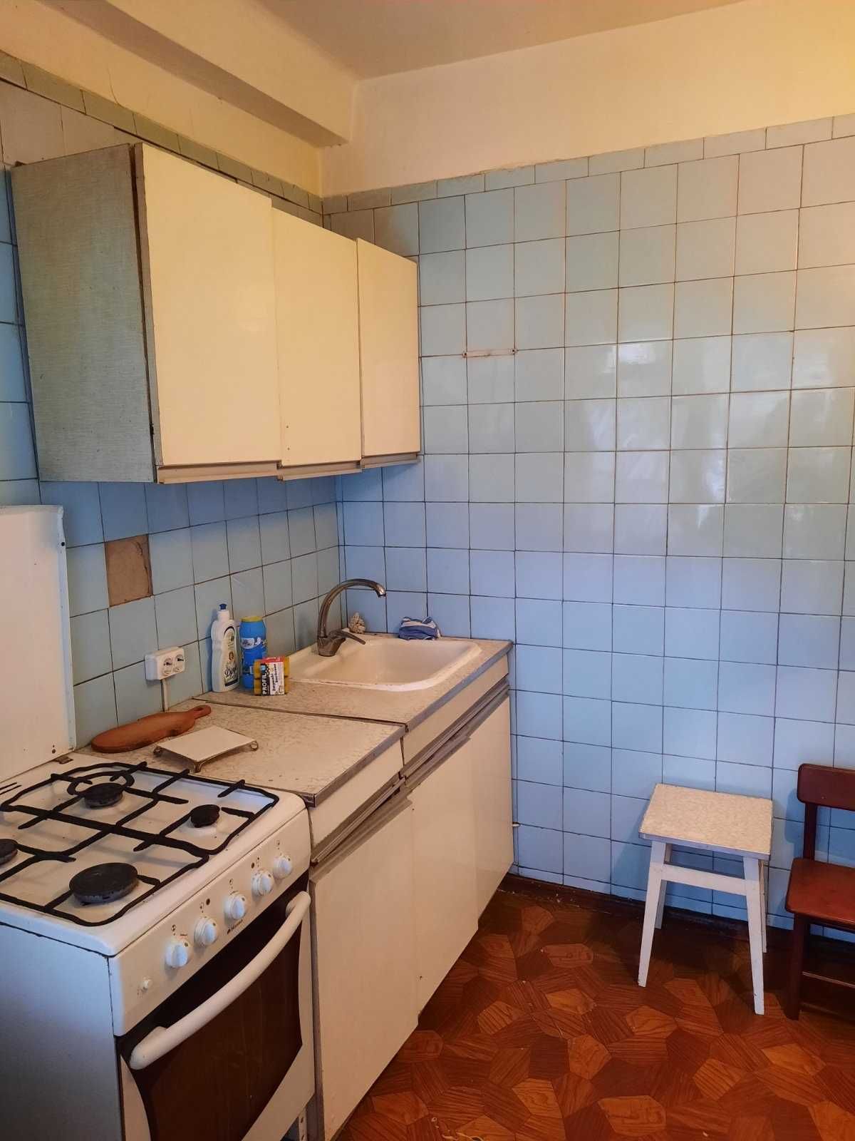 Продам 2к.кв., Вышгород, Симоненко 8, 45м², жилое состояние.