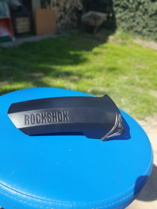 Nowy błotnik rock shox