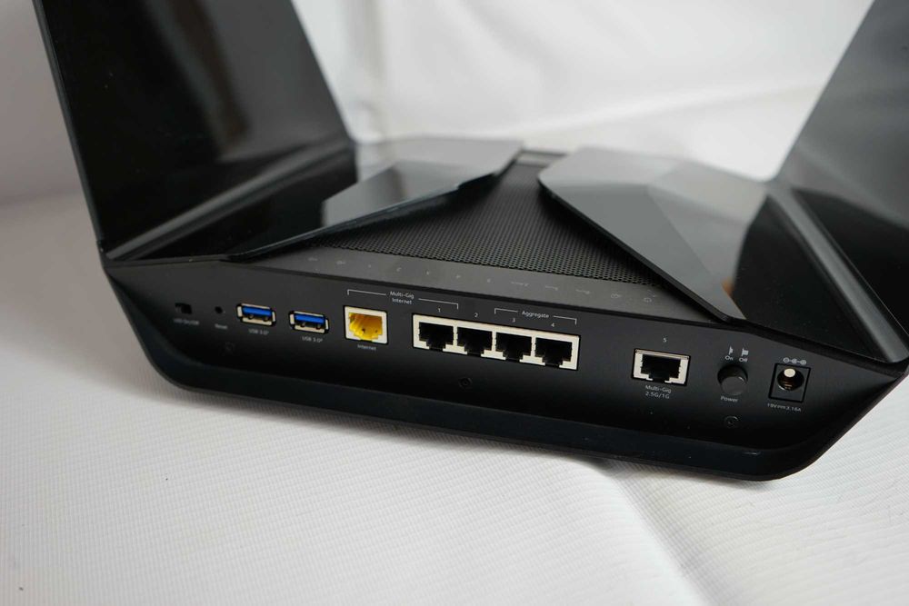 Роутер для будинку Netgear Nighthawk RAXE500 AX11000