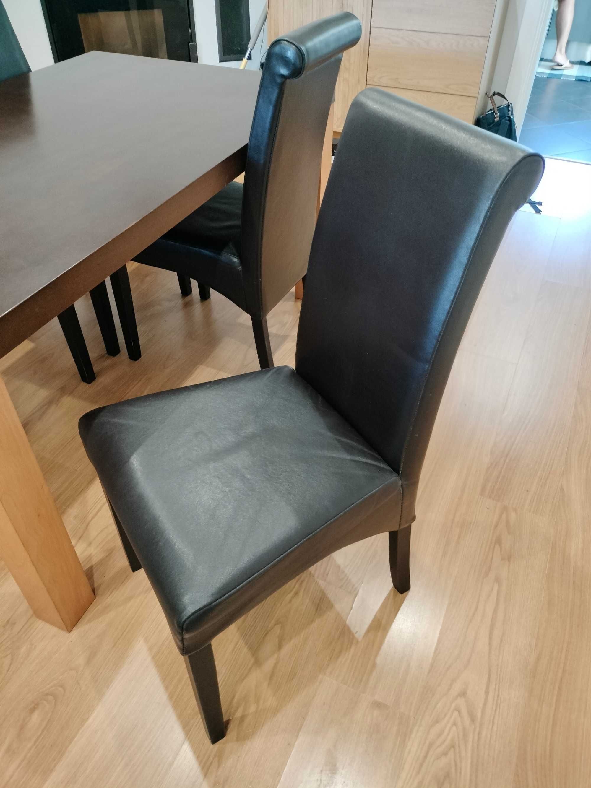 Conjunto mesa de jantar e 4 cadeiras