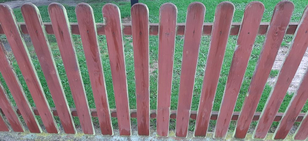Sztachety drewniane ,płot ,ogrodzenie