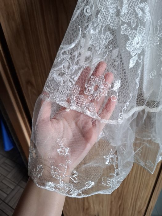 Włoska sukienka koronkowa