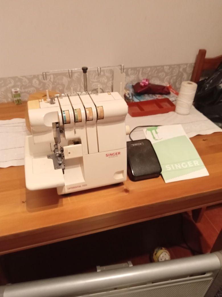 Máquina Costura Overlock Portátil SINGER Ultralock