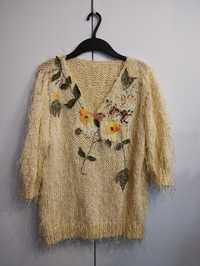 Wiosenny vintage sweterek damski z krótszymi rękawami.