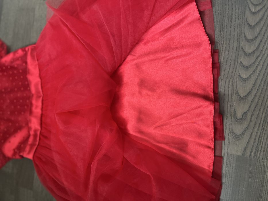 Святкове червоне плаття на 7-8 років, 128 розмір