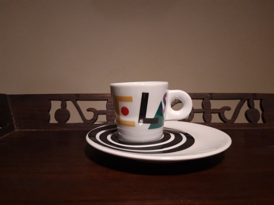 Chávena de café e pires - modelo de David Delfin da Cup & Saucer