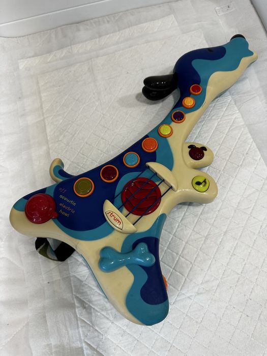 Battat пес-гітарист