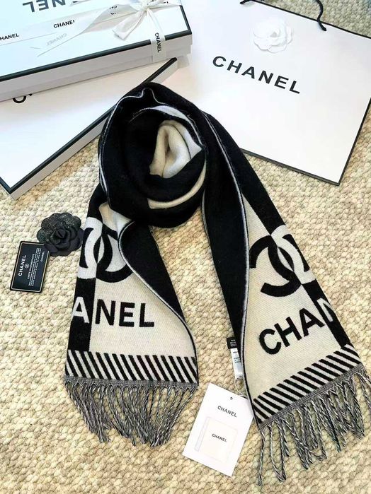 Cachecol feminino com logo CHANEL