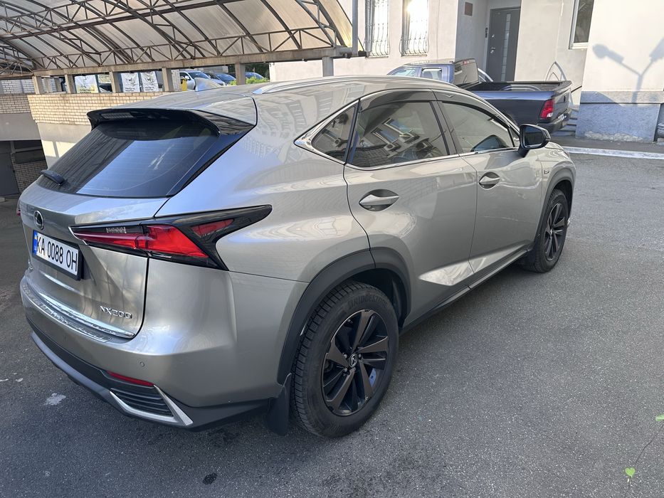 Легковой автомобиль Lexus NX 2021 року
