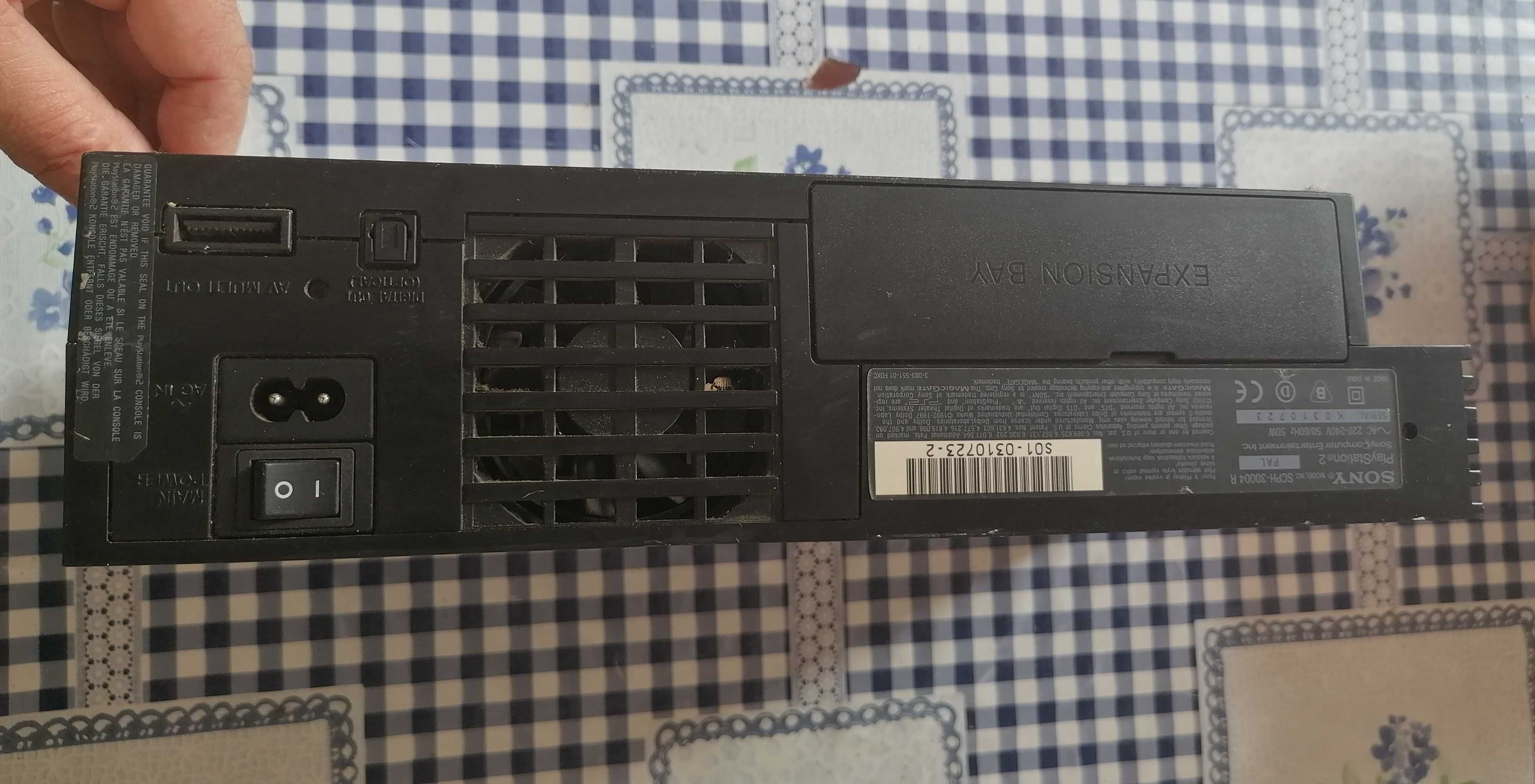 Playstation 2 sem comandos nem cabos de ligação