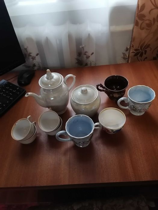 отдам бесплатно кружки сервиз