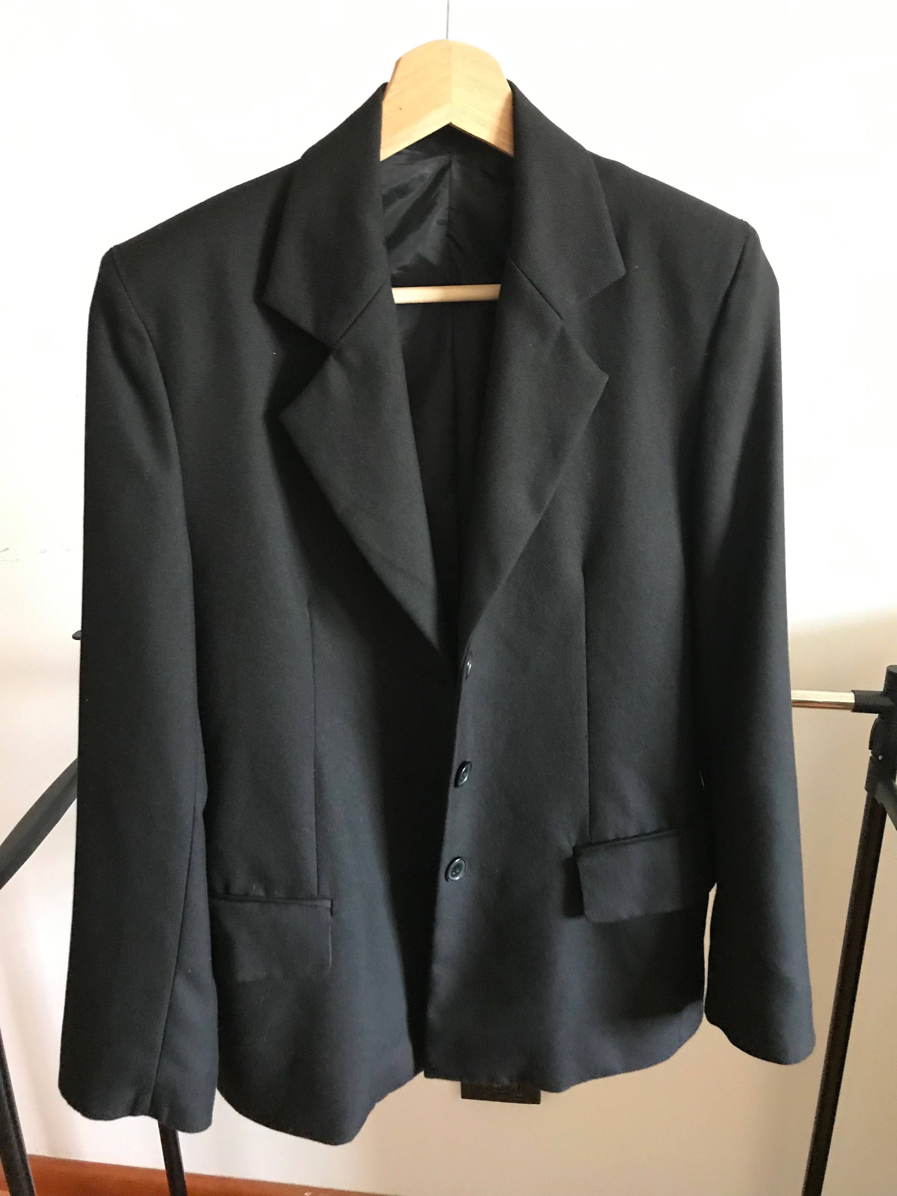 Traje académico (casaco preto)