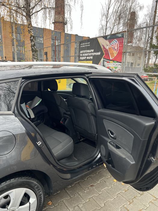 Рено меган 2010 року