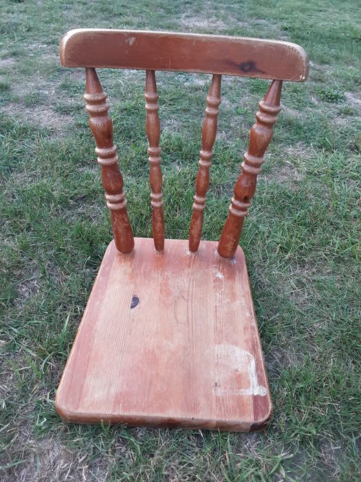 Drewniane krzesło bez nóg(do renowacji)