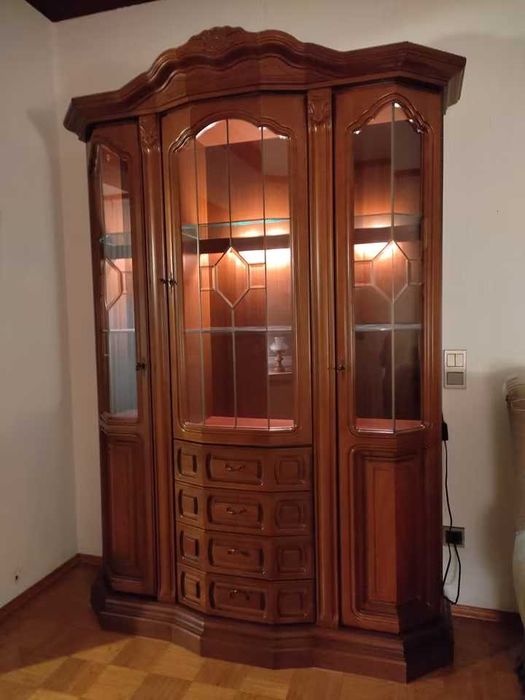 вітрина -буфет горіх