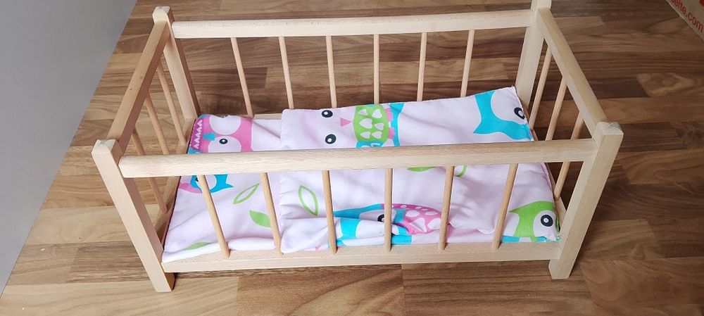 Drewniane łóżeczko dla lalek