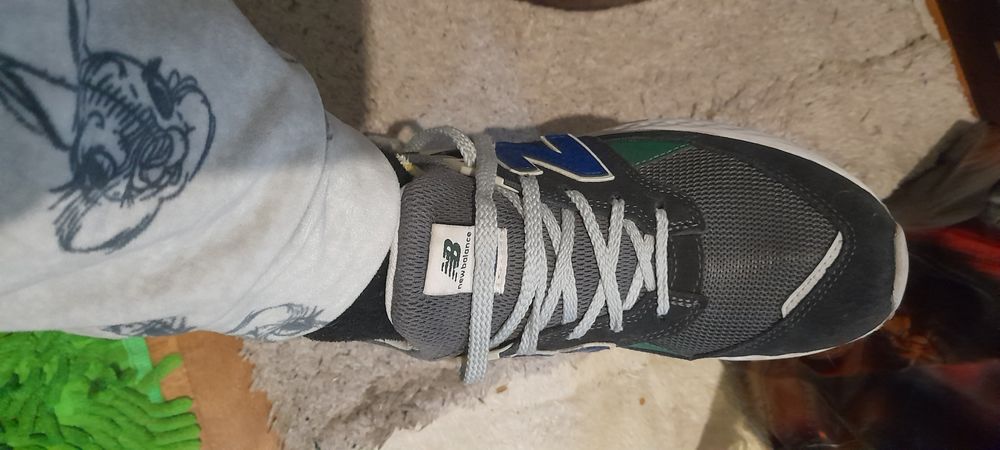 Фірмові кросівки NB