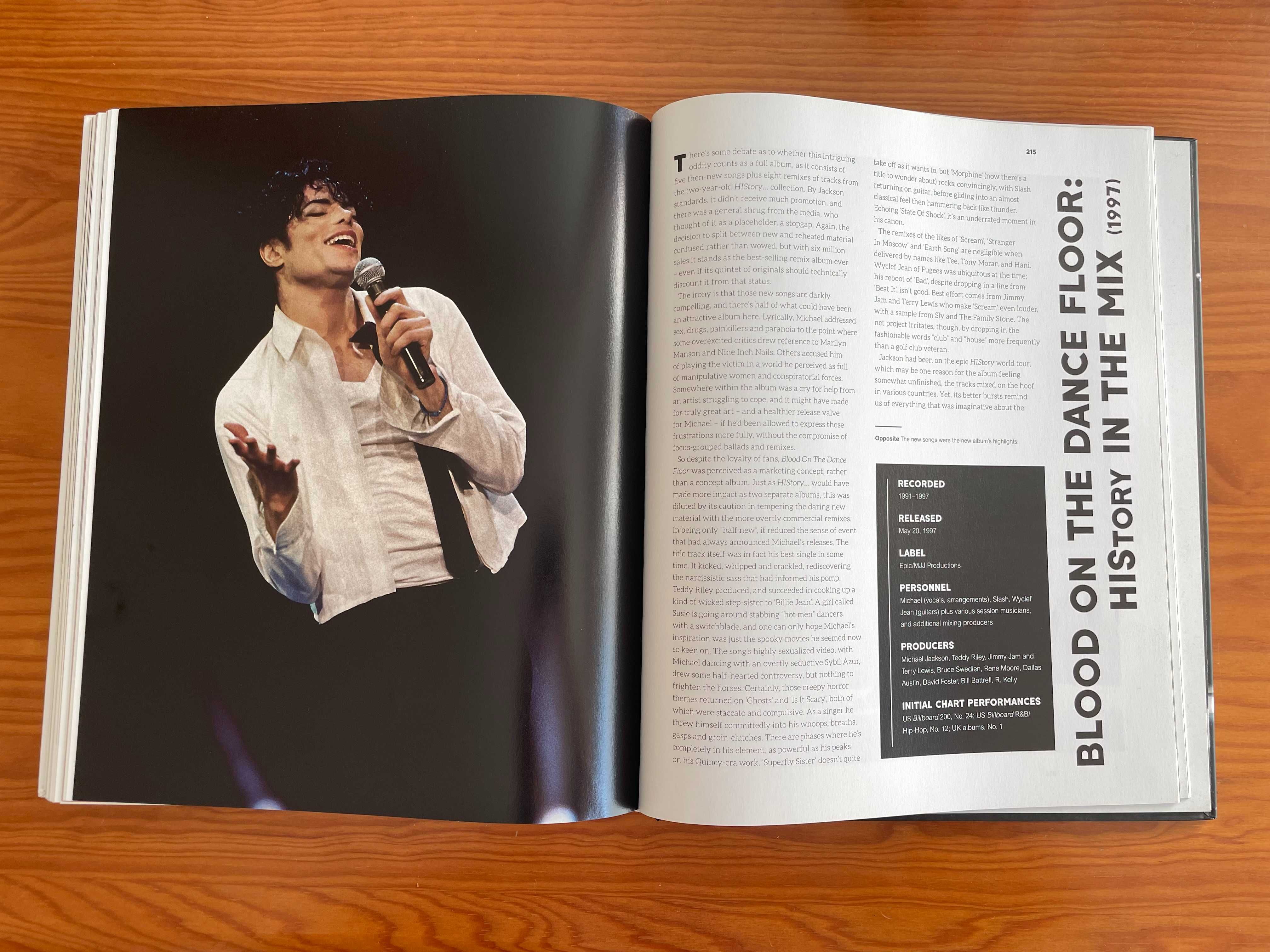 The Complete Michael Jackson - livro de Chris Robert