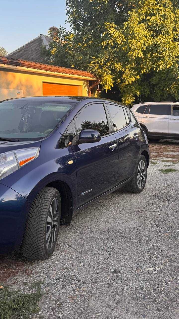 Продам nissan leaf 16 года
