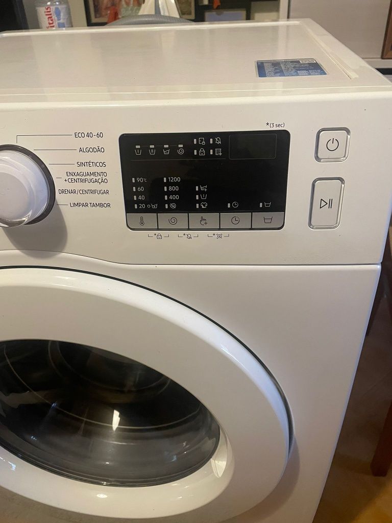 Máquina de lavar roupa Samsung