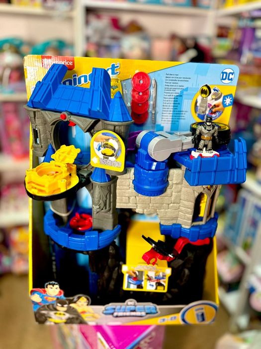 Ігровий набір Wayne Manor і Batcave з фігуркою Бетмена, Batcycle,мечем