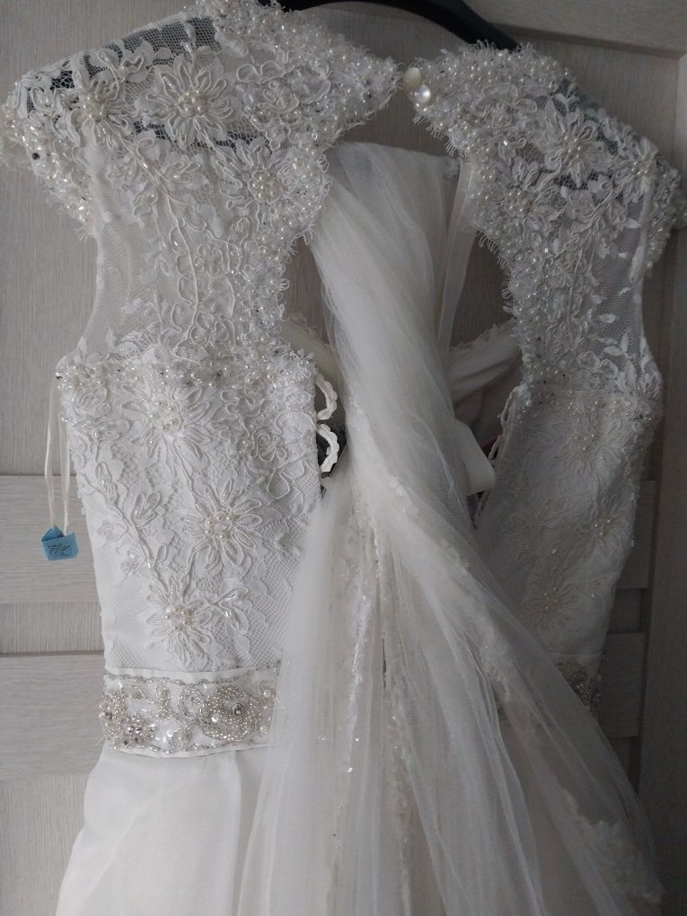 Весільне плаття xs