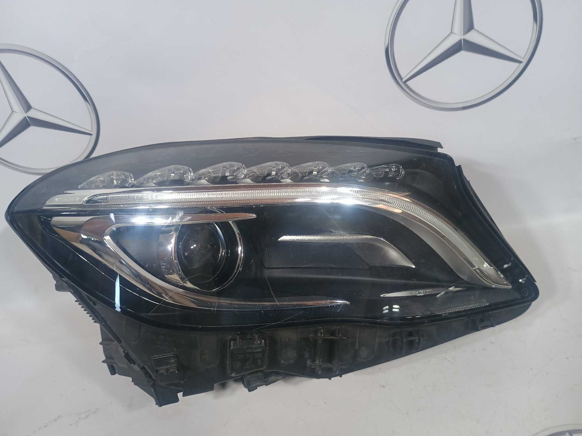 Mercedes GLA W156 lampa prawy przód
