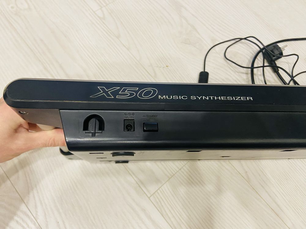 Продам супер легку клавішу Korg X50.