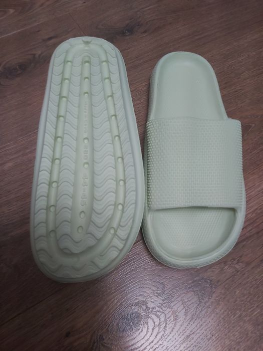 Капці для душу, пляжу, дому