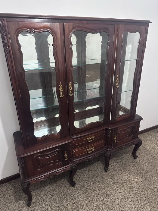 Cristaleira ou vitrine estilo Queen Anne