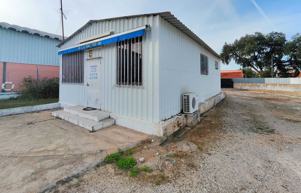 LOTE 1700m2 (700m2 c/moradia + 1000m2 p/comércio)