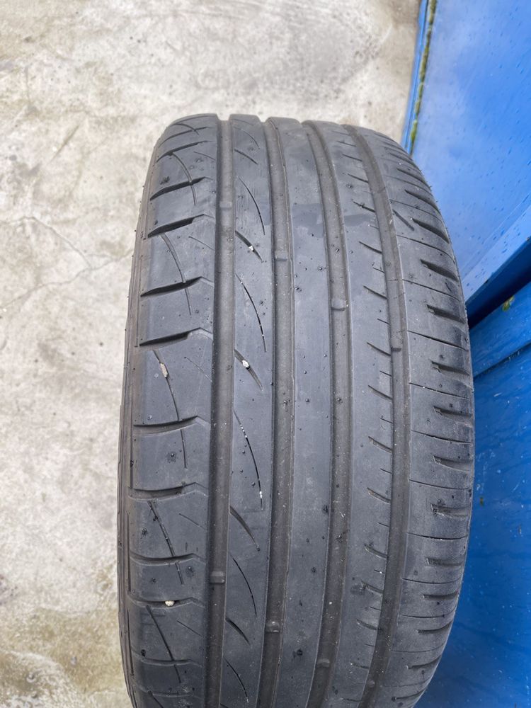 Продам комплект гуми  Laufenn 235/45 R17