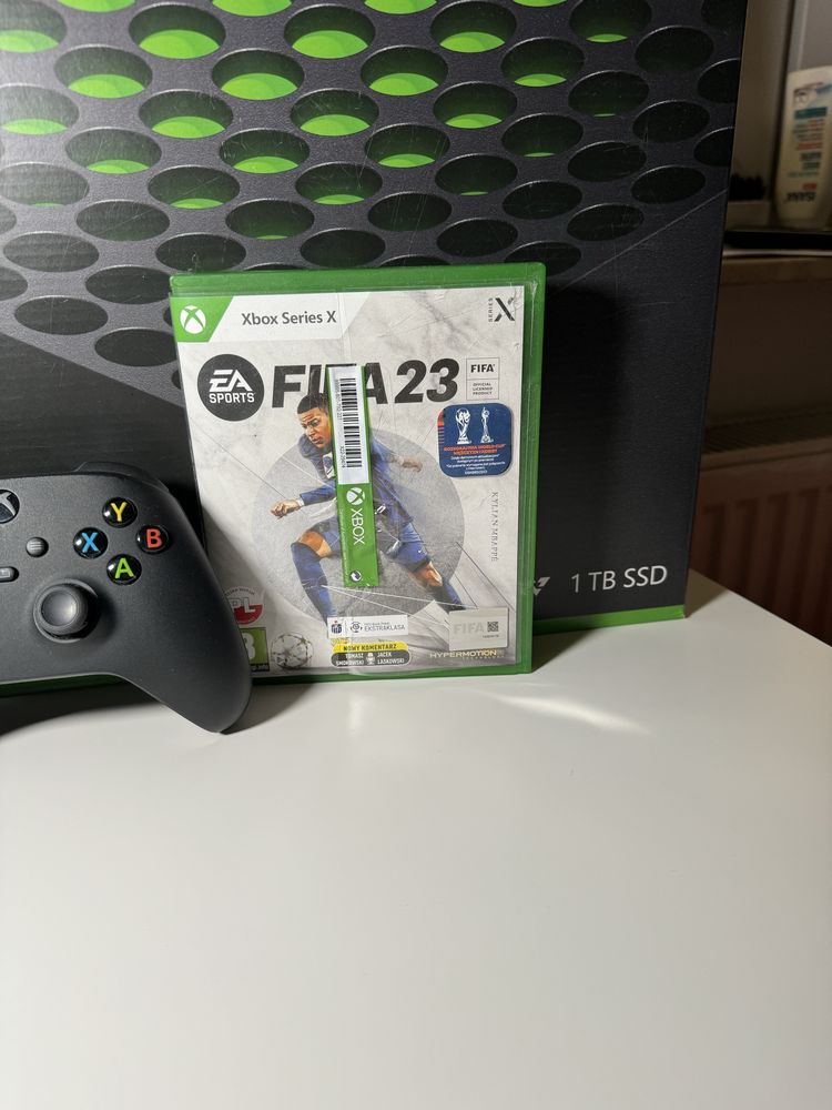 Xbox Series X 1Tb + pad + gra fifa