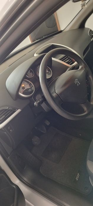 Carro Peugeot 207