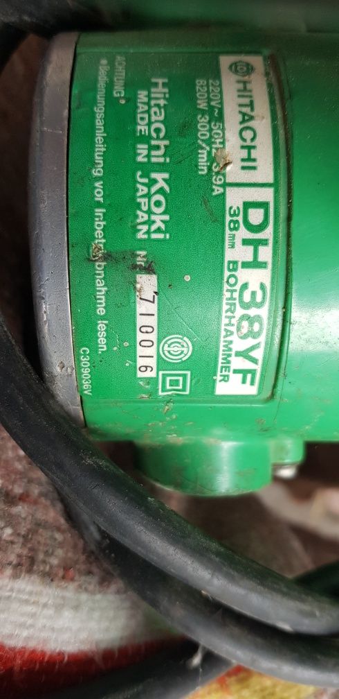 Профессиональный перфоратор, дрель марки Hitachi