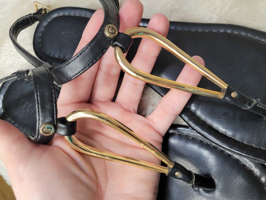 Босоніжки GUESS. Пробрендовані.Розмір 36