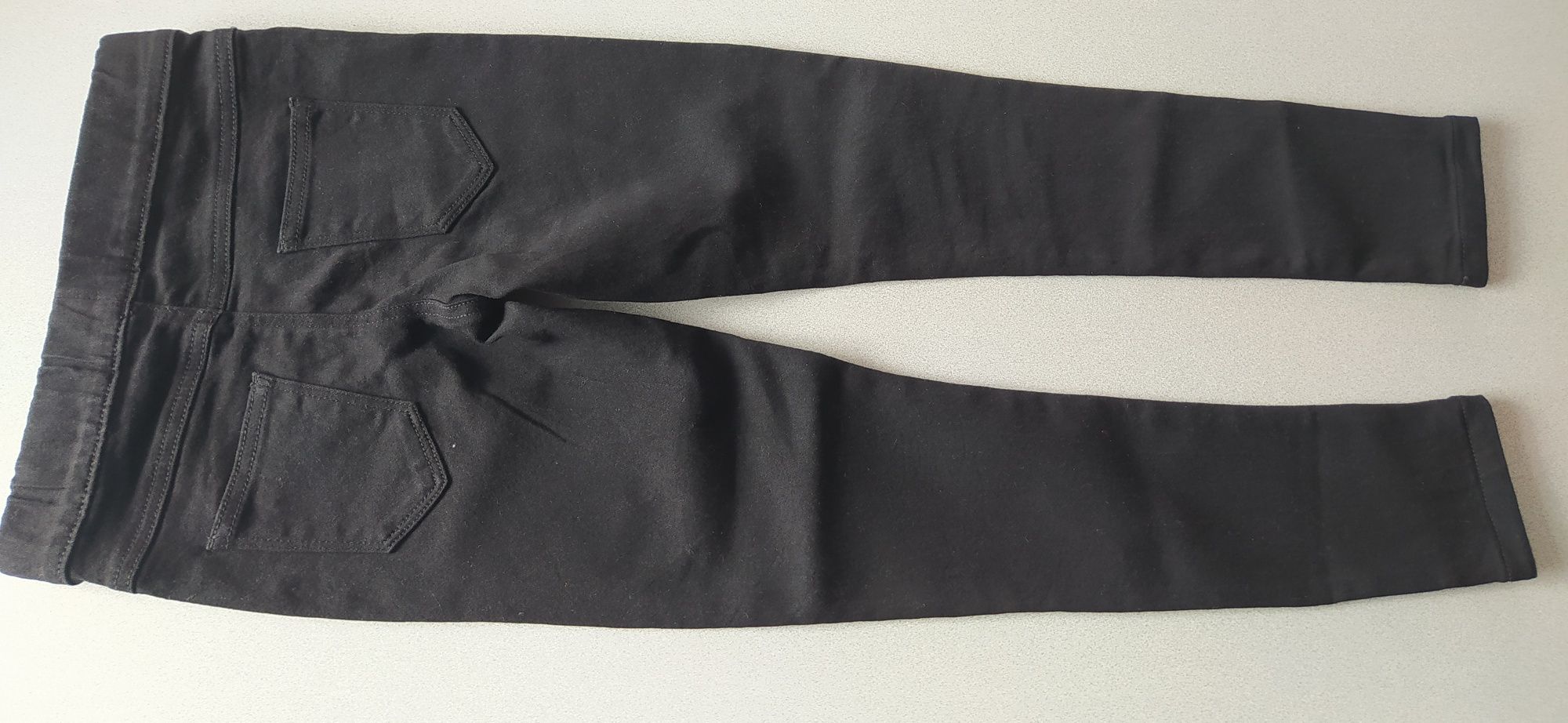 Nowe joggery 146cm
