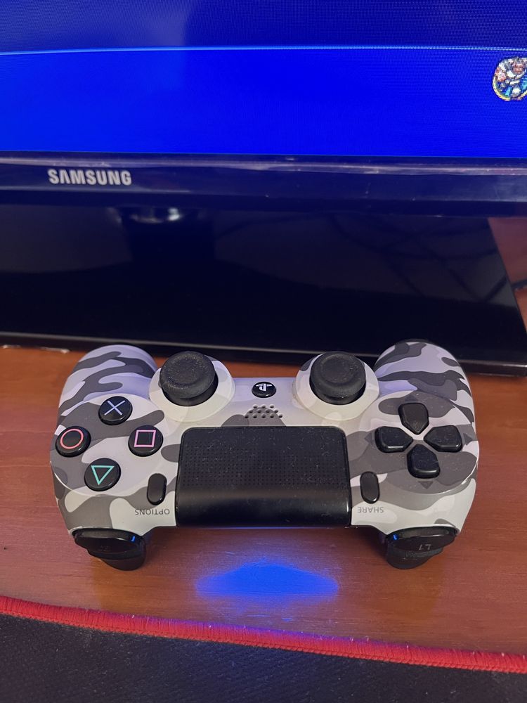 Ps4 + 1 comando Muito bom Estado