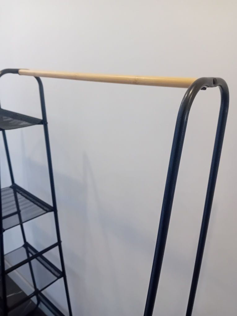 Cabide de chão para quarto