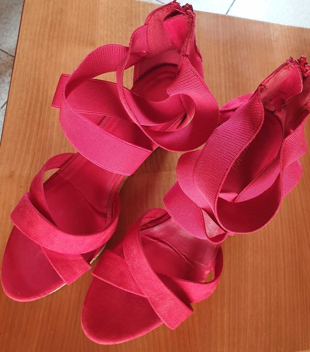 Sandálias vermelhas